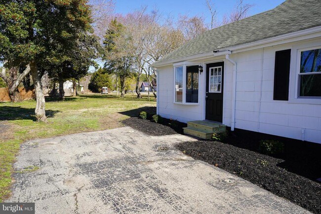 Photo - 221 Branch St