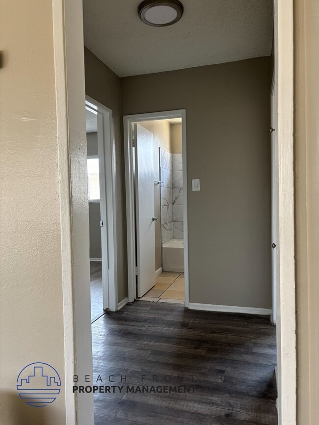 Photo - 117 E. Leatrice