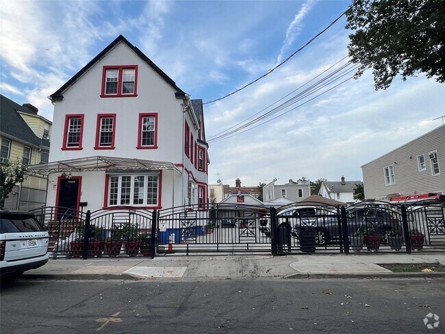 Building Photo - 87-13 135th St Unit 2 Rental