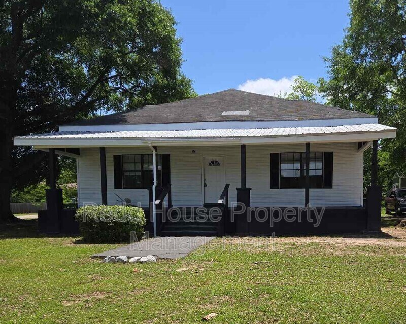 Photo - 108 N Railroad St House