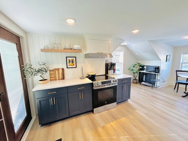 Building Photo - 7713 Knoll St Unit 2 (Upper )