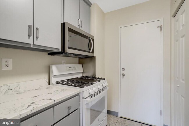 Photo - 1830 Columbia Pike Unidad 305