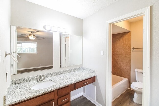 Photo - 3206 Teakwood Cir