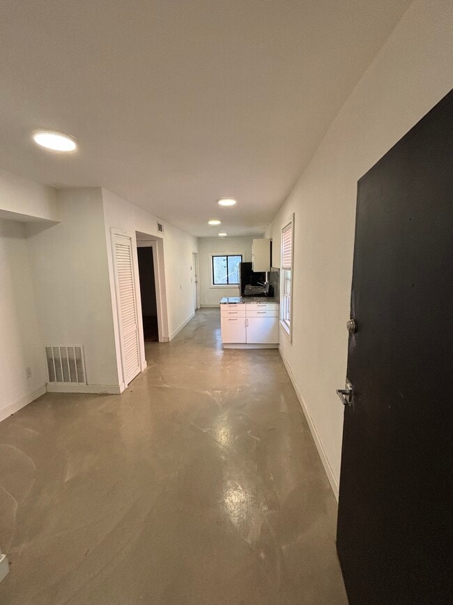 Building Photo - 774 State St Unit s 2