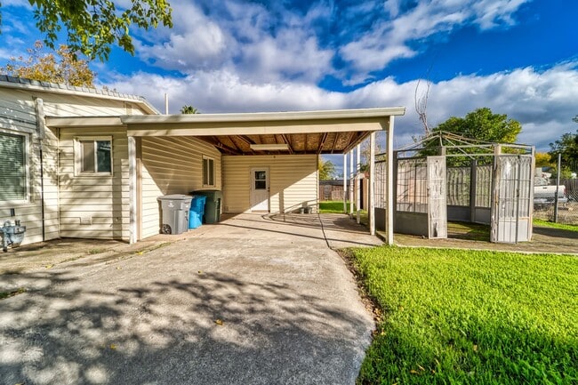 Photo - Beautiful 3-Bedroom Home with Extra Living Space and Modern Upgrades