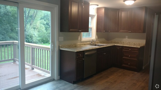 Kitchen with view of backyard and pond - 37 Porcupine Cir Rental