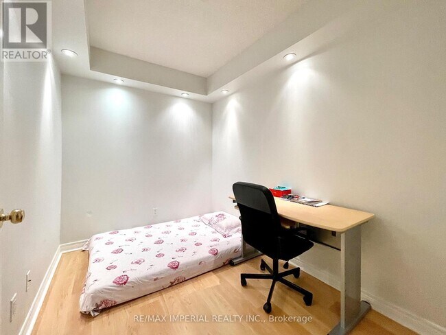 Photo - 38 William Carson Crescent Unité 223