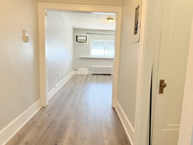 Photo - 1441 Wyandotte St E Unit 9