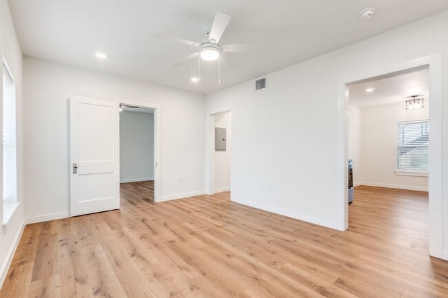 Photo - McILVAINE DUPLEX Unit 918-M