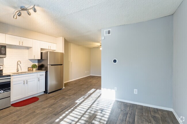 1BR, 1BA - 412SF