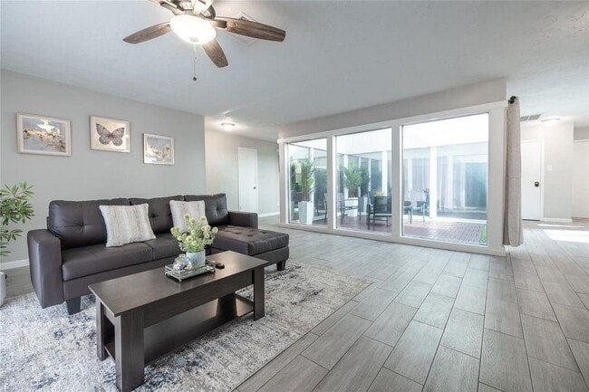 Building Photo - 9907 Towne Tower Ln