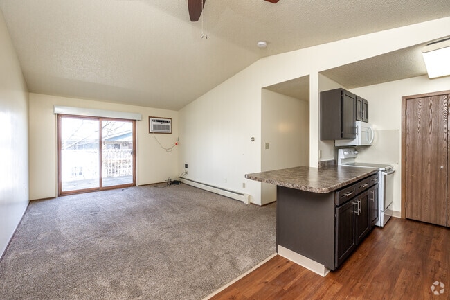 3BR, 2BA - 950 SF
