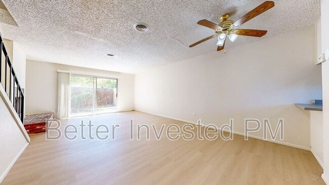 Photo - 965 Marlene St