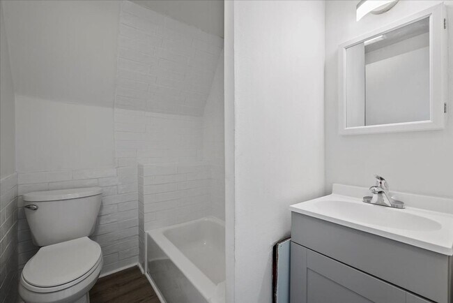 Photo - 612 N St Clair St Unit 3
