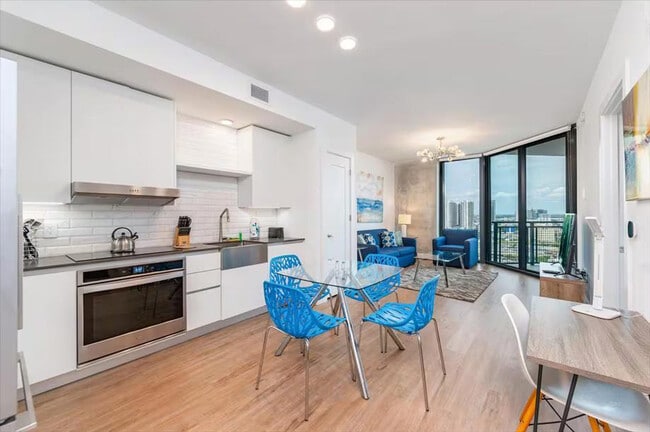 Photo - 460 NE 5th St Unidad SI ID1397201P
