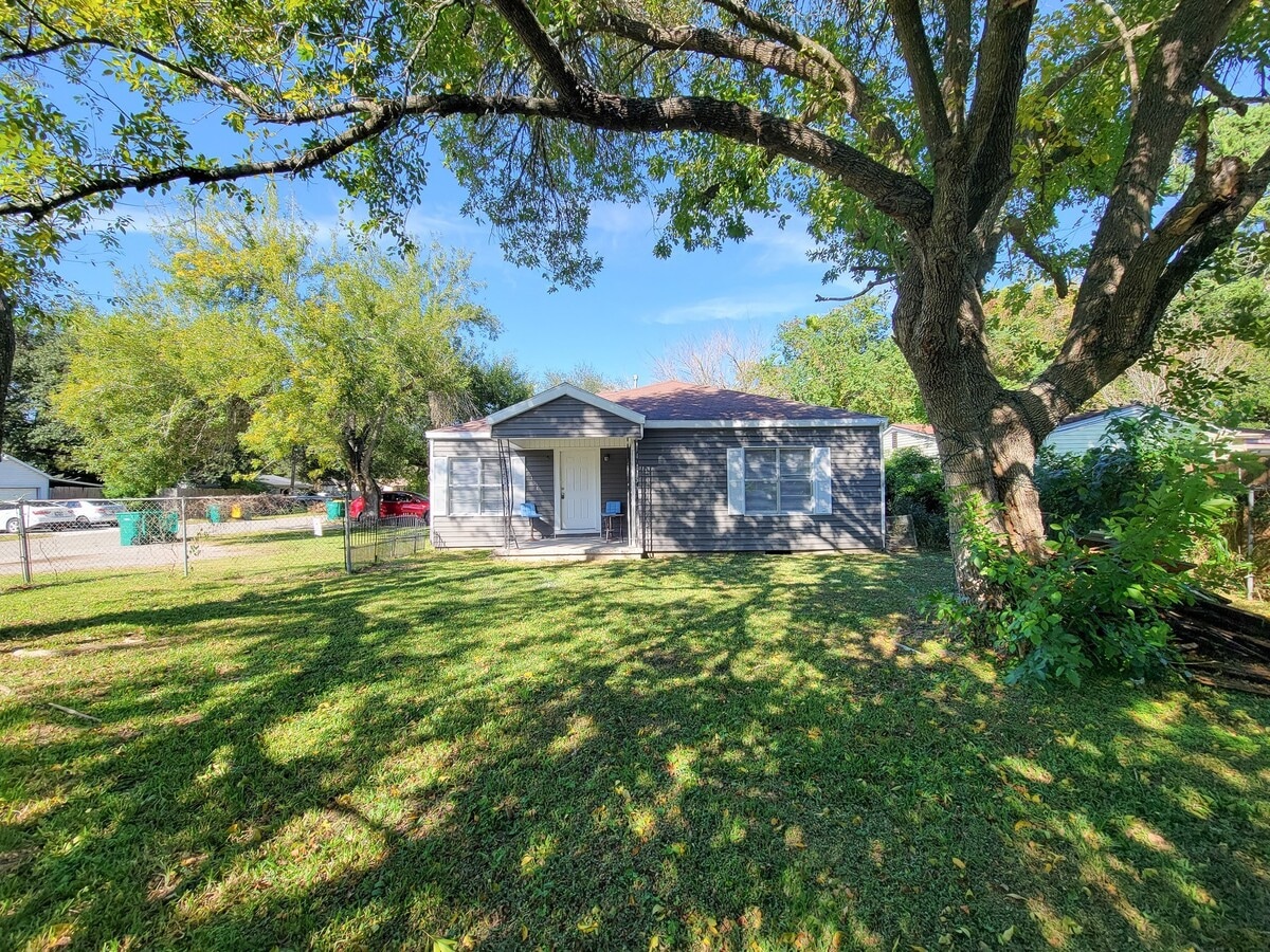 Photo - 2330 Cedar Dr