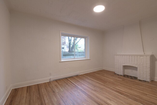 Photo - 4870 Chem. Queen Mary Unité 3