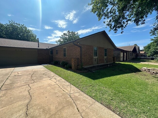 Photo - 312 S Avery Dr