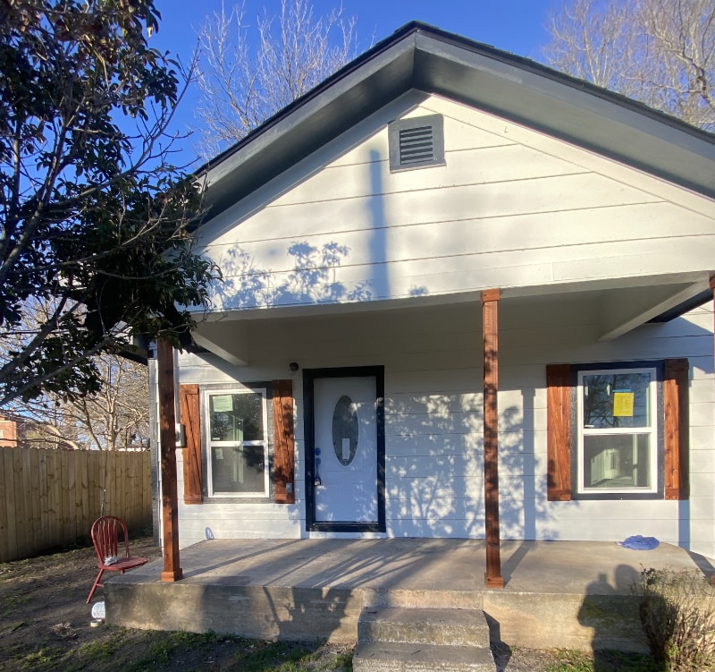 Photo - 241 3rd St NE