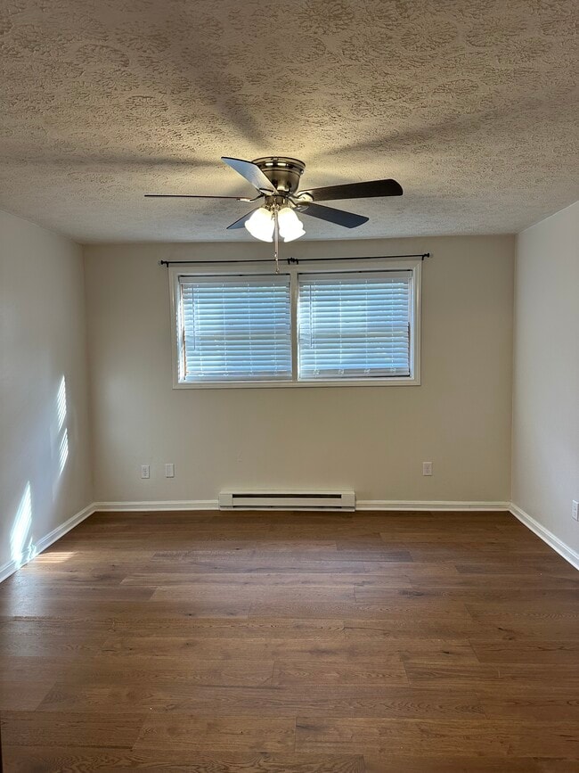 Photo - 137 Stoneybrook Ct Unit Stoneybrook