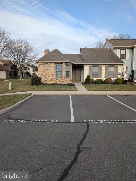 Photo - 33 Banbury Ct