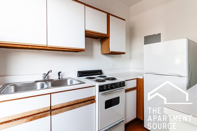 Photo - 633 W Barry Ave