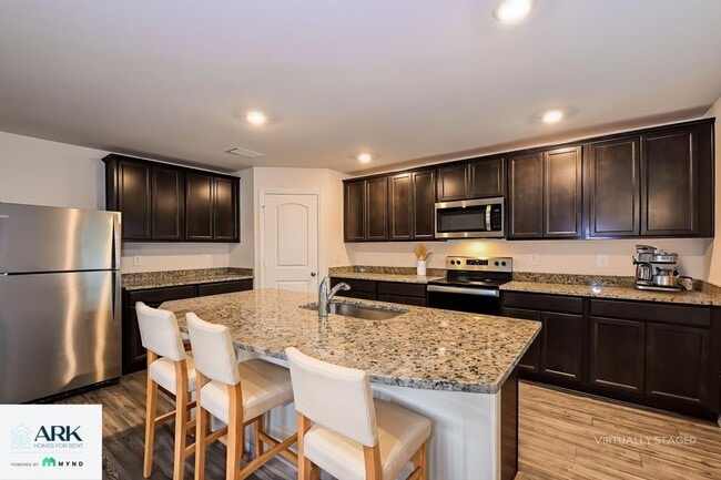 Photo - 883 Youngreen Dr