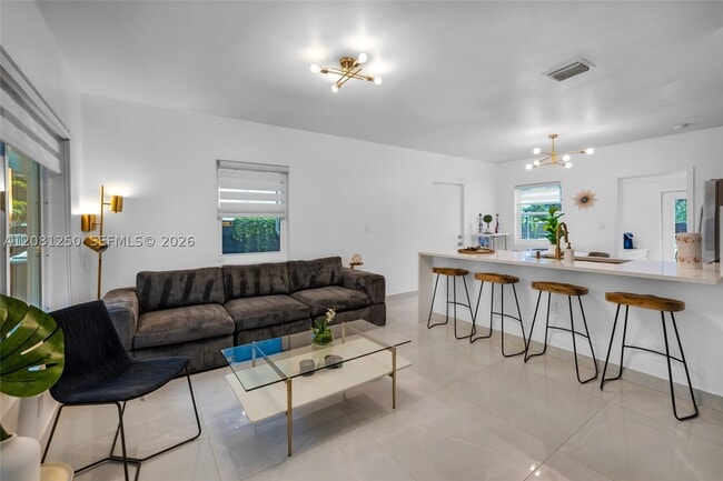 627 SW 7th Ave