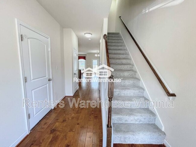 Photo - 1128 Winsford Ln