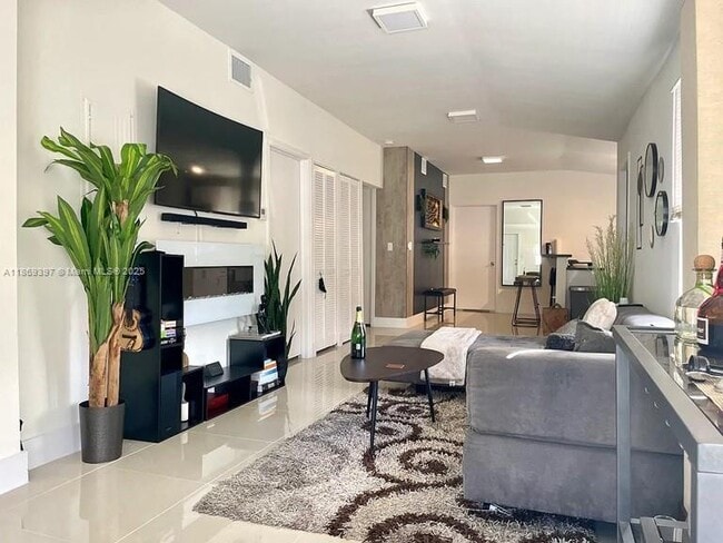 Building Photo - 3132 NW 43rd St Rental
