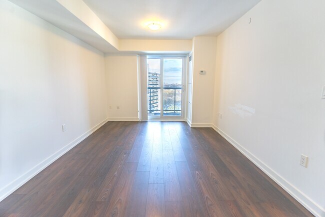 Photo - 1346-1346 Danforth Rd