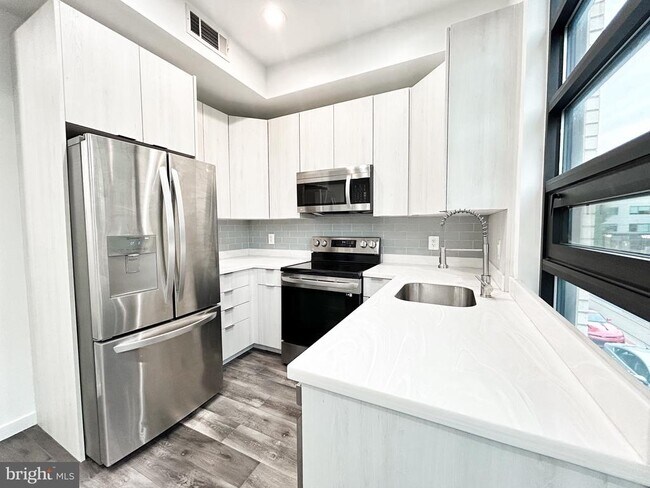 Building Photo - 506 H St NE Unit 202 Rental