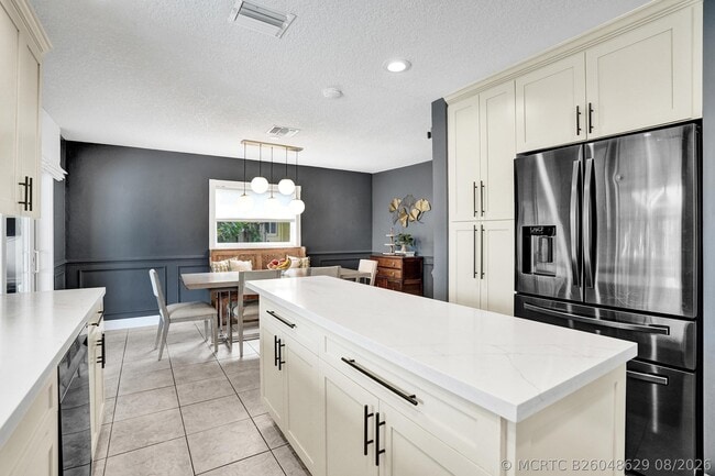 Photo - 1430 NE 57th St