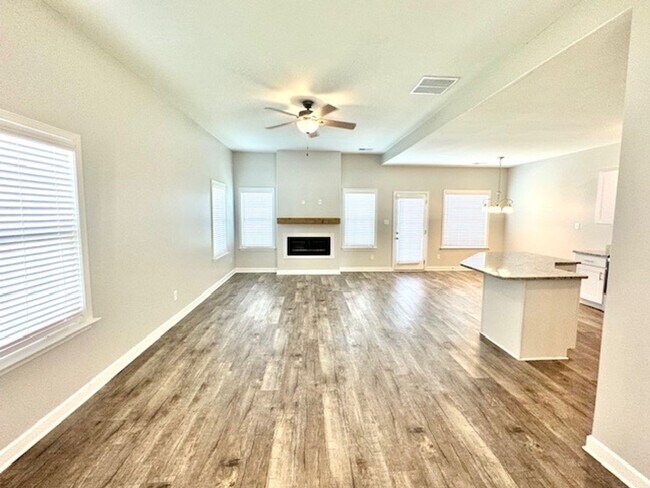 Photo - LakesideCirW5560 Unit 1