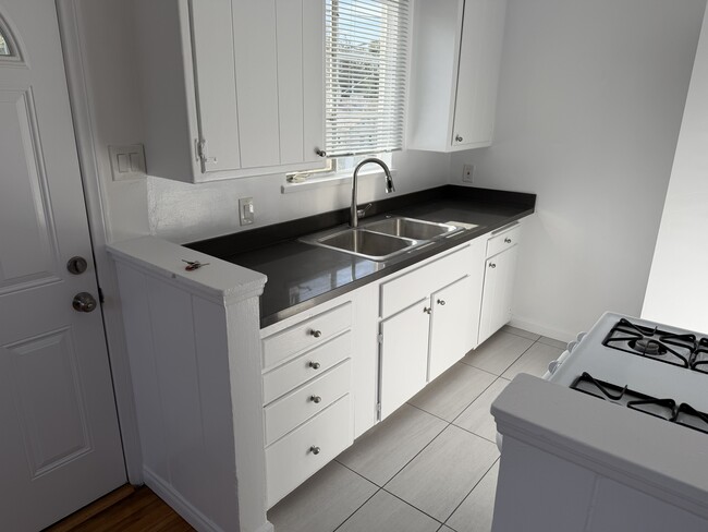 Photo - 11622 Chandler Blvd