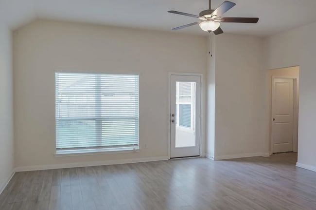 Photo - 3027 Dade Loop