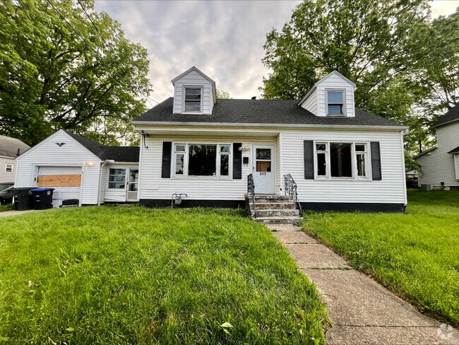 Building Photo - 893 Redfern Ave Rental