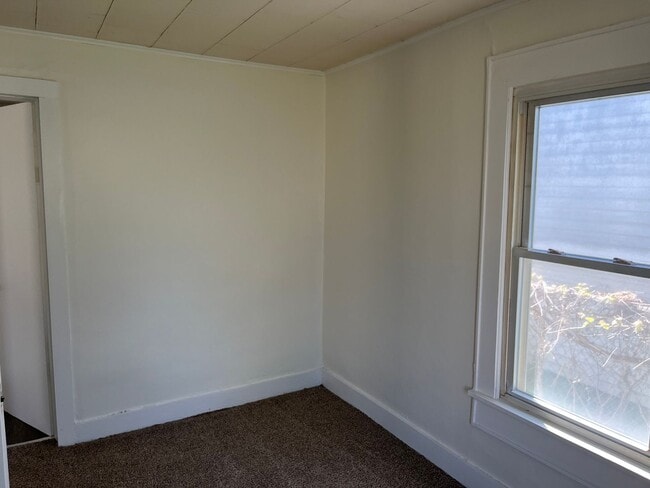 Photo - 2 Bedroom/1 Bathroom East Peoria Home for ...