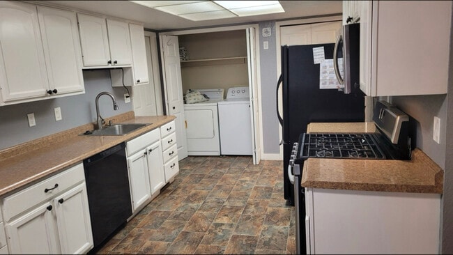 Photo - 826 W Kinghorn Dr