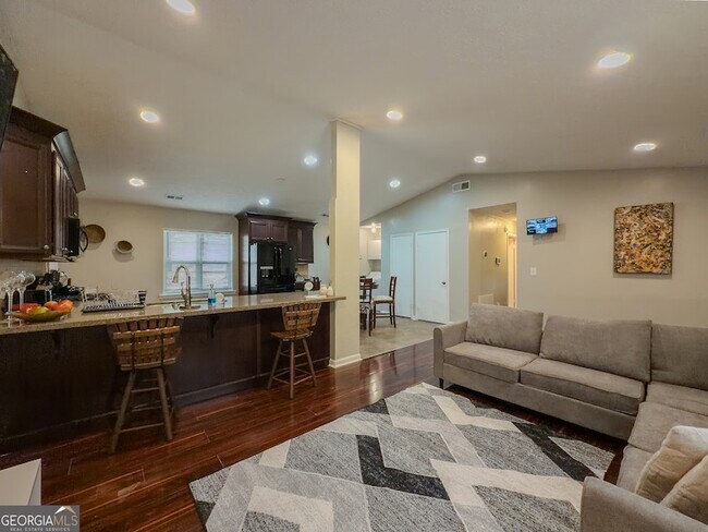 Photo - 580 Pineland Cir