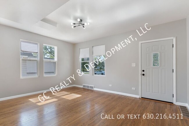 Photo - 375 Moseley St