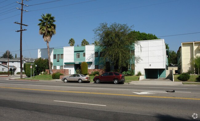Photo - 13855 Burbank Blvd Apartments