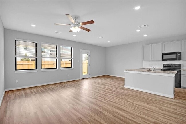 Photo - 232 Fieldwood Dr Unit B