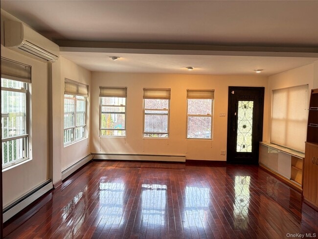 Photo - 51-15 Bowne St
