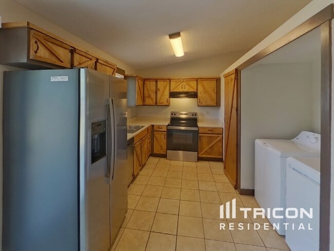 Photo - 7325 Woodstock St