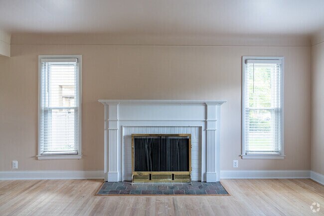 3BR, 1.5BA - 1,200SF - Living Room