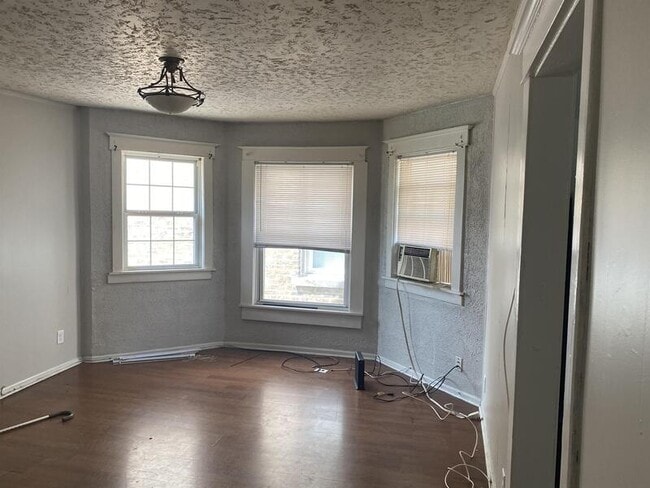 Photo - 4717 Baring Ave