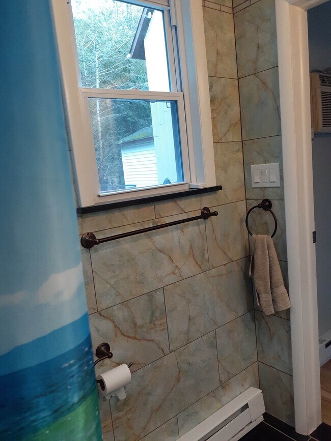 Baño de abajo parte 2 - 4 Kathleen Ct