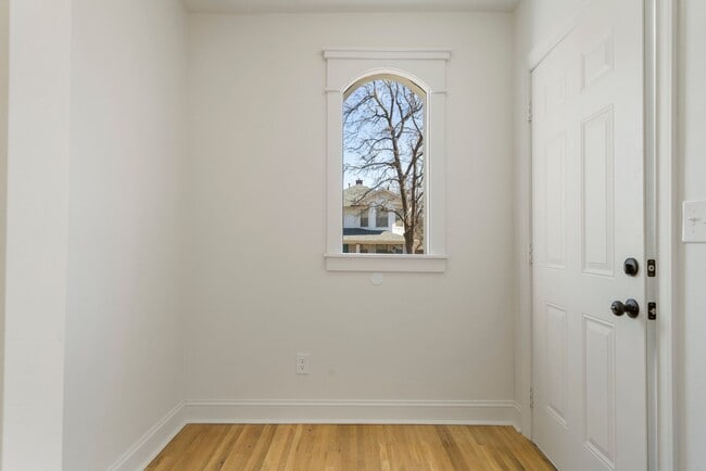 Photo - 1340 S Florence Ave Unidad Florence Avenue Duplex