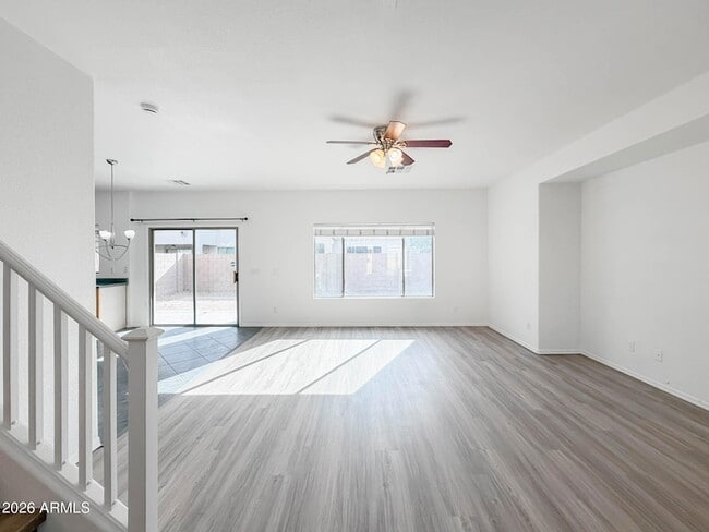 Photo - 1009 E Iris Dr